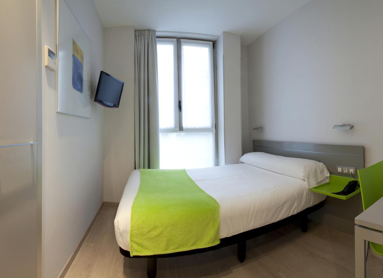 Hotel & Suites Arrizul Gros San Sebastian Room photo